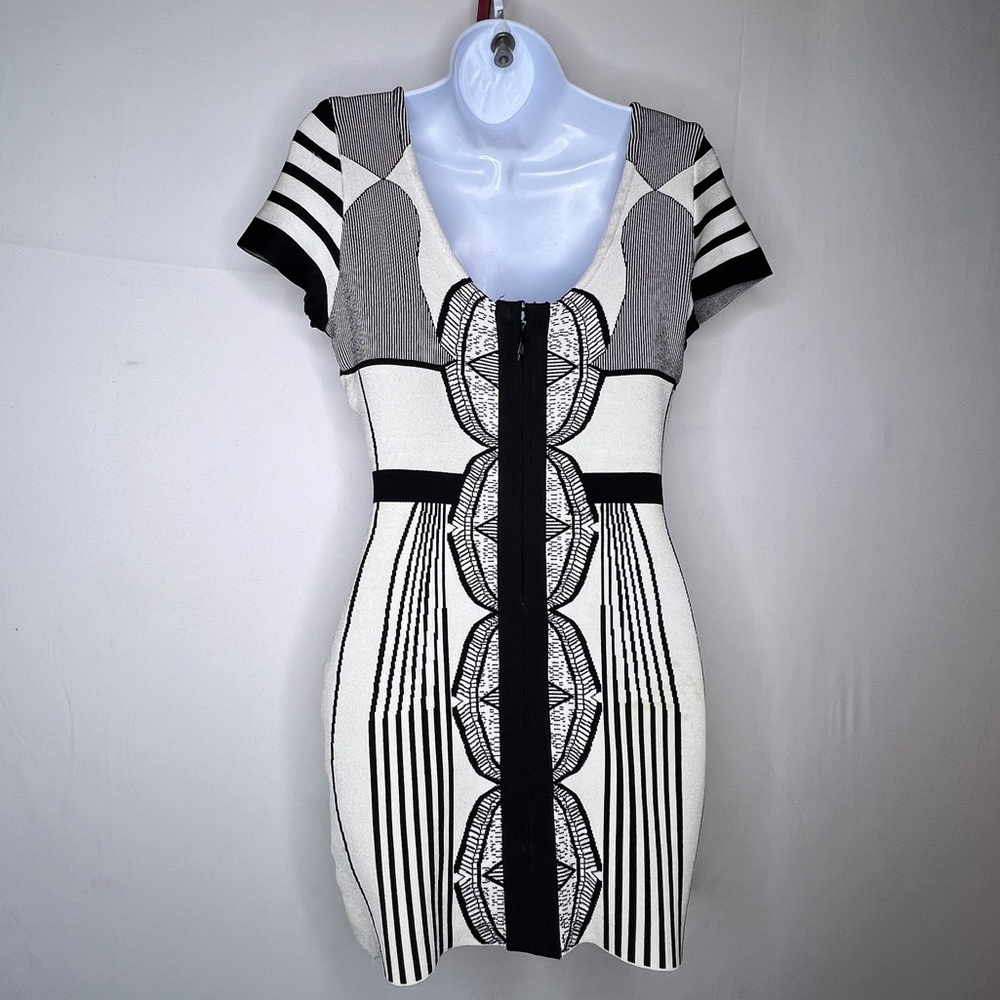 Herve Leger Iconic Black & White Kardashian Dress size L - Picture 3 of 6
